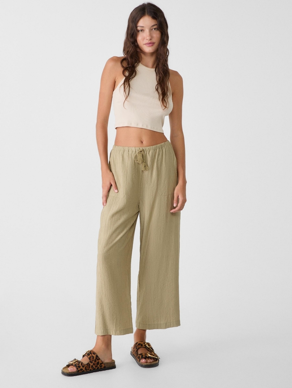 Stradivarius Women’s Khaki Crinkle Short Pants Elastic Waist Casual Size M